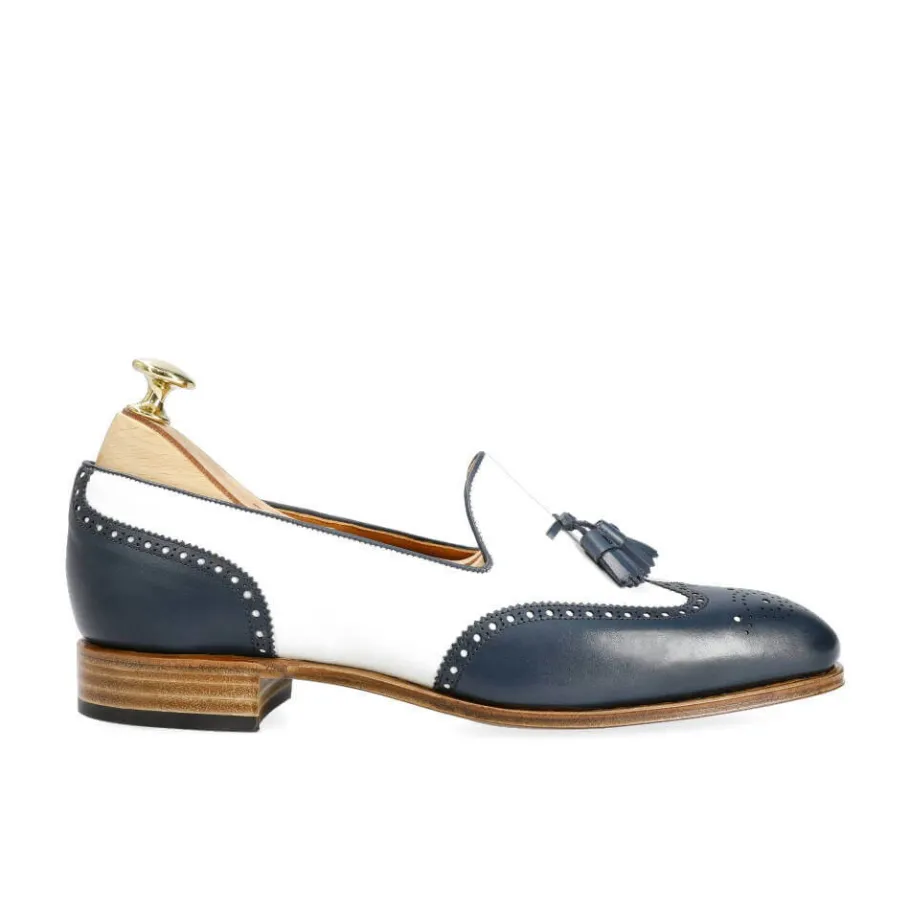mocassins__glands_pour_femmes_en_vitello_marine_et_blanc__carmina_2.webp Hot Carmina MOCASSINS À GLANDS POUR FEMMES EN VITELLO MARINE ET BLANC | NAVY/WHITE